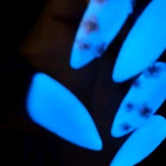 Glow in the dark 3d cherry blossom press on nails - Picture 4 of 4
